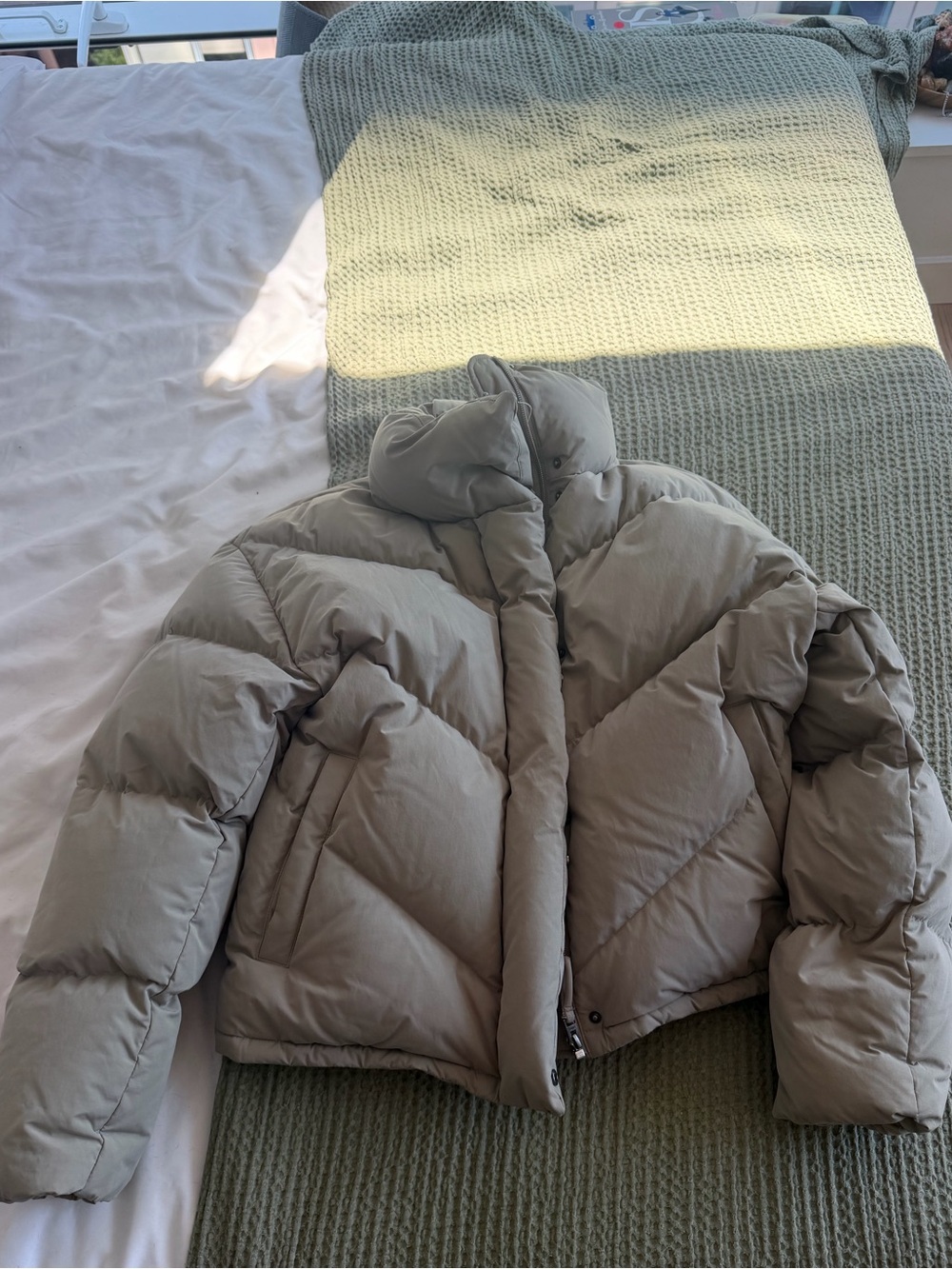 Aritzia The Cloud Puff in Basil - M